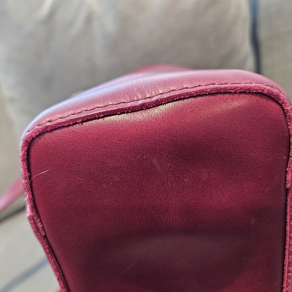 Beautiful Portland Leather Raspberry Market Tote - Picture 5 of 8